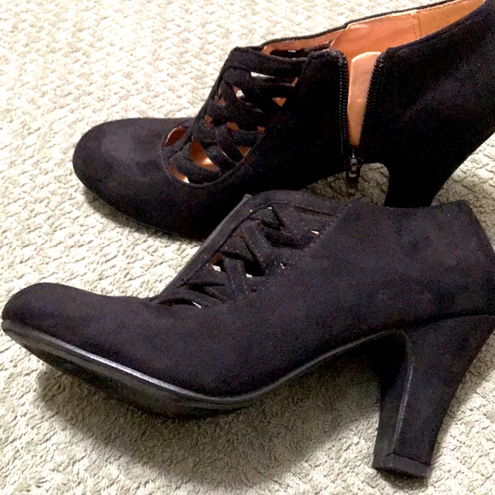 Black zip side heels